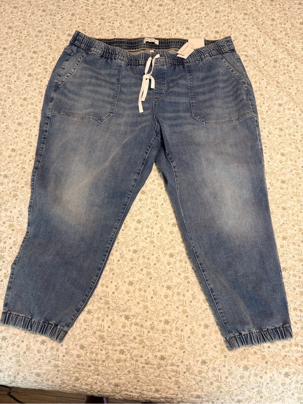 Lane Bryant Boyfriend Jogger Denim Jeans Mid-Rise Sz 26 NWT